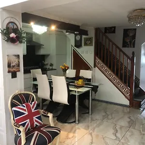  Holiday home Cheerful 4 Bedroom House With Garden Free Parking United Kingdom